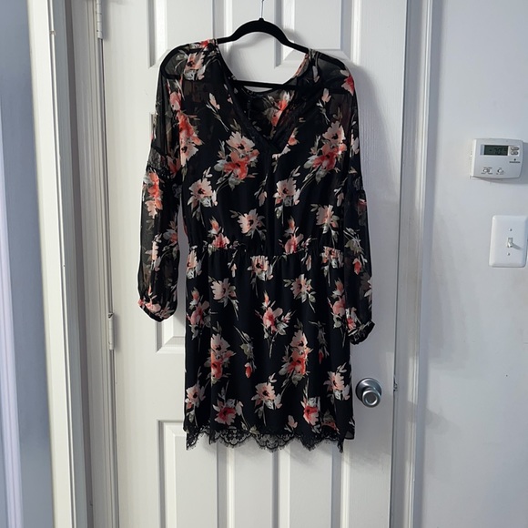 Brand new never worn!!!! WHITEHOUSEBLACKMARKET Floral Black & Pink w Black Lace - Picture 2 of 6